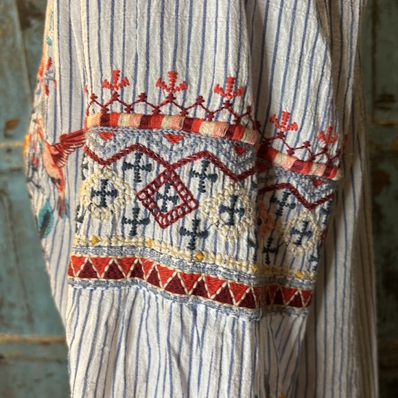 Johnny Was Hummingbird Embroidered Pinstriped Blue White Stripe Tunic Flowers XS - Picture 8 of 15